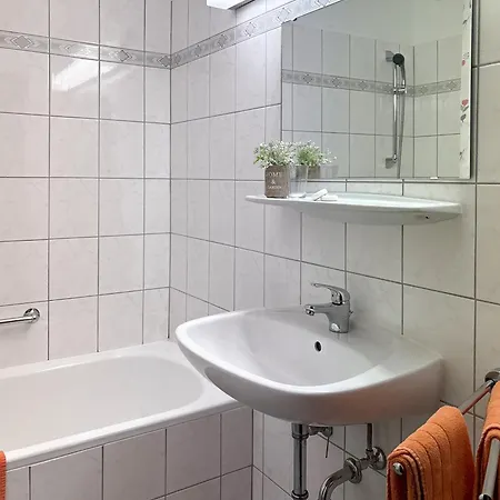 Konukevi Helenental & 3*